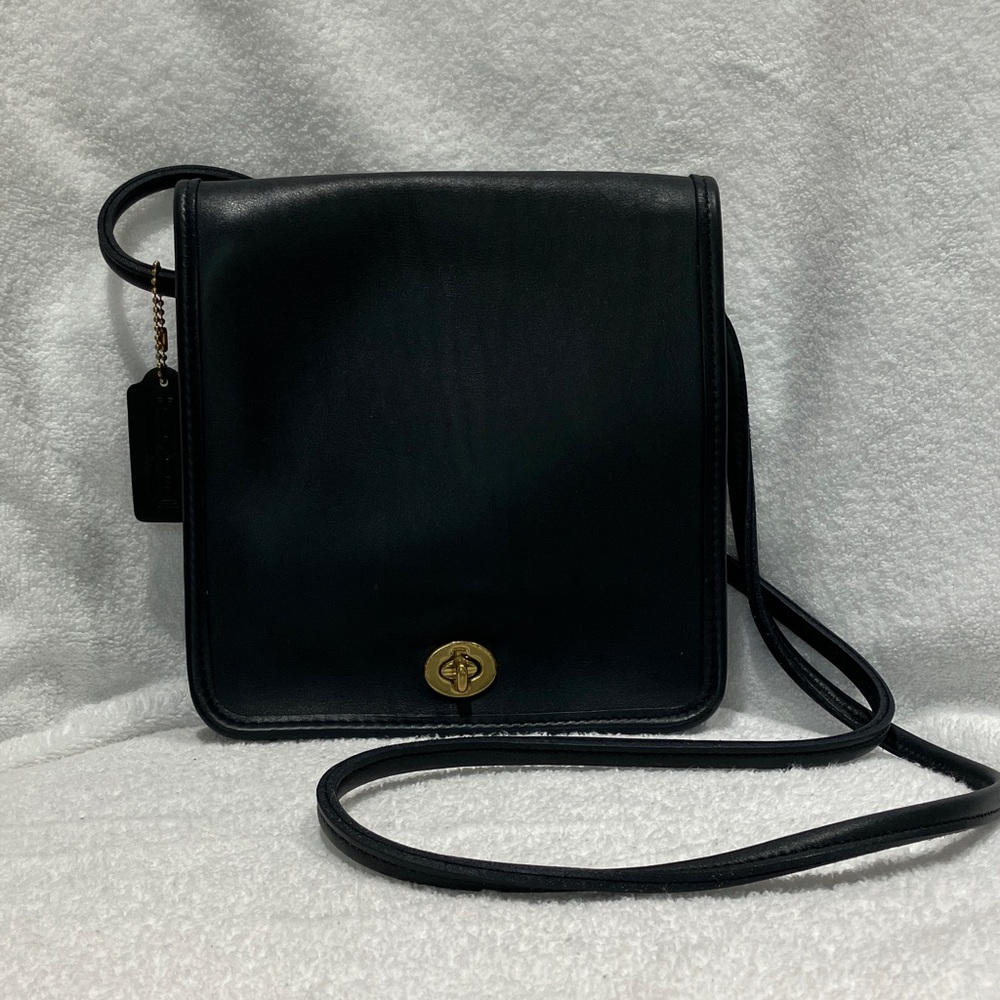 VTG COACH 9620 Navy Compact Pouch Leather Crossbody Bag